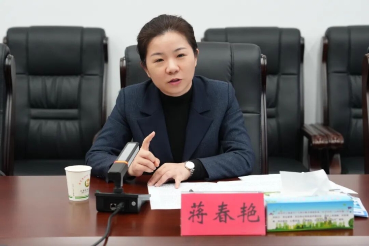 蒋春艳调研区镇综治中心工作