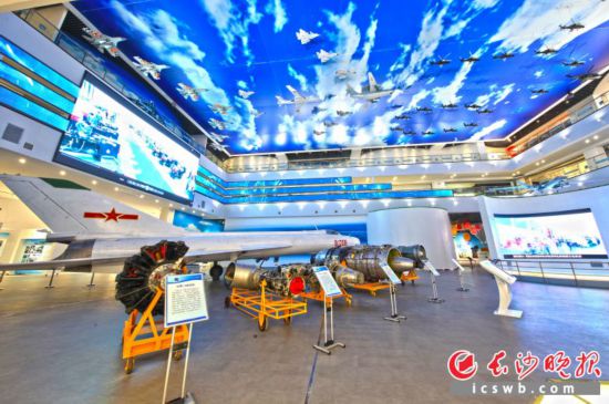 湖南首家航空馆的中庭实物展区。 长沙晚报全媒体记者 徐运源 通讯员 张少利 王婧妮 摄影报道