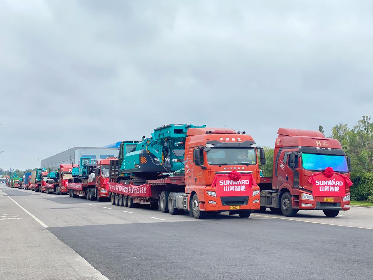 山河智能发车仪式。 人民网向宇摄