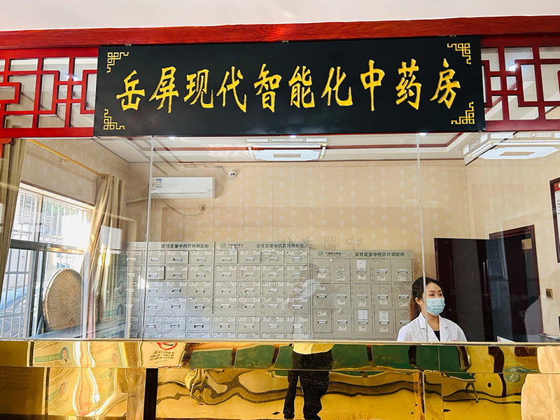 岳屏镇卫生院中药房。何彪摄