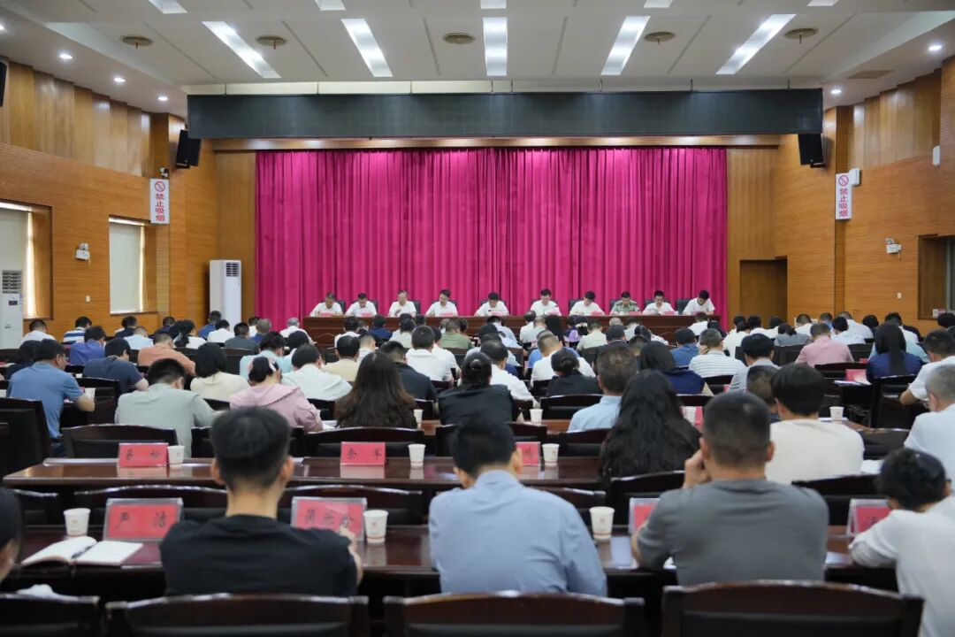 云溪区树立和践行正确政绩观学习教育警示教育会暨群众身边不正之风和腐败问题集中整治工作推进会召开