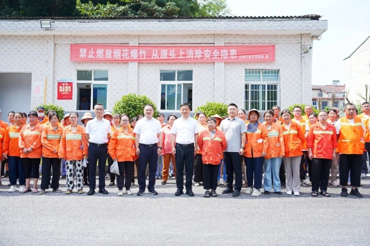 吴国良开展“夏送清凉”慰问活动